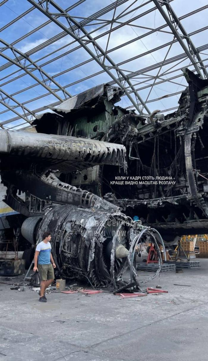 Мрии самолет что случилось. Ан-225 мрия уничтожен. Аэропорт гостомель мрия. Ан-225 мрия уничтожен. Самолет мрия ан-225.